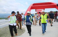 Gubernur Jajaki Pembanunan Hotel Disamping Jembatan Holtekamp